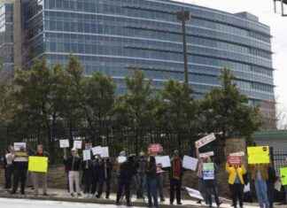 CDC Invites Back 180 Fired Employees to Aid Outbreak Response cdc-nvites-back-180-fired-employees-to-aid-outbreak-response