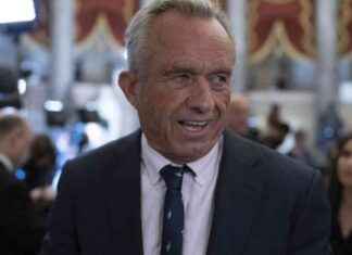 HHS Offers $25,000 Buyout to Employees hhs-offers-25000-buyout-to-employees